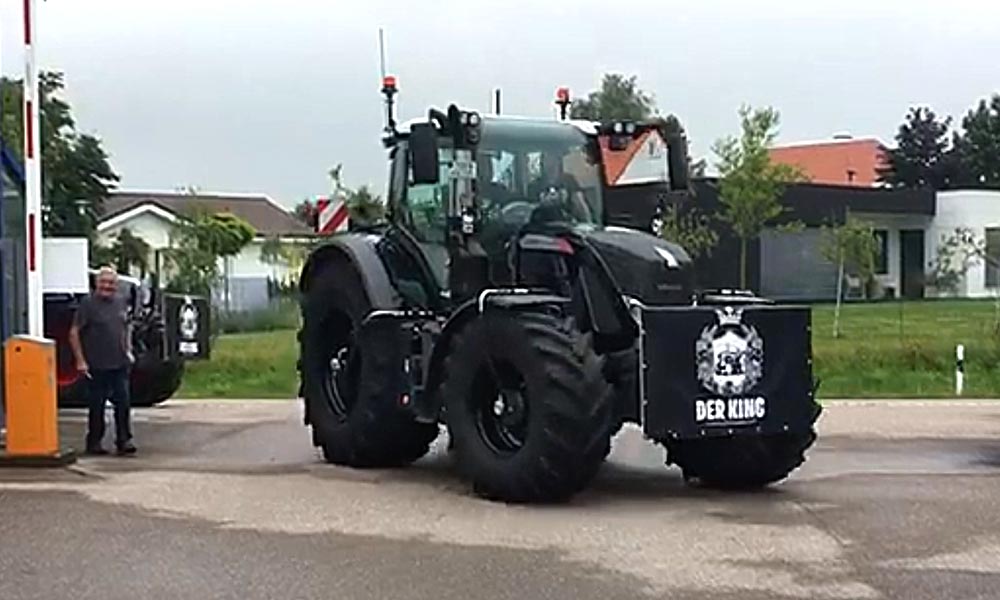 Standesgemäße Anfahrt der Dorfrocker