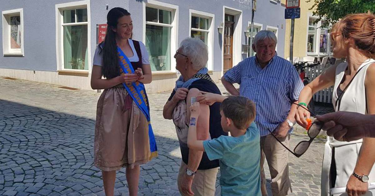 Bierkönigin Tina bei Feuchtwanger Altstadtfest
