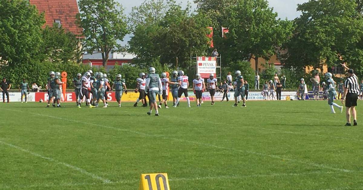 Bierkönigin Tina beim Football der Franken Knights